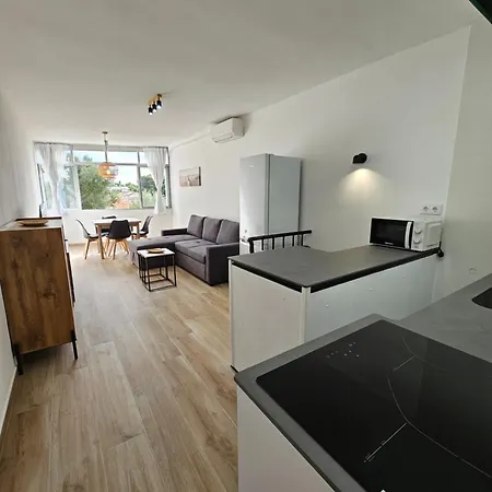 Modern Duplex With Bbq アパート *