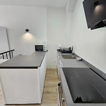 Modern Duplex With Bbq Molnas