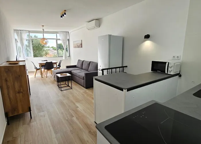 Modern Duplex With Bbq アパート *