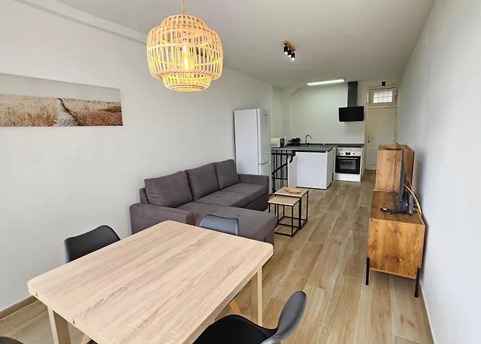 Modern Duplex With Bbq アパート Molnas